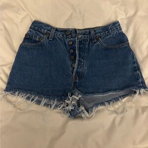LEVIS JEAN SHORTS!!